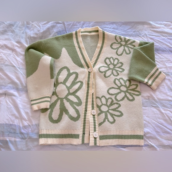Cream and Green Cardigan Floral M / L - Picture 2 of 4
